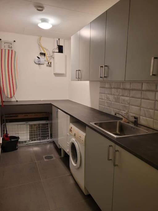 Beautiful Terraced House With Private Parking Villa Сандвикен Екстериор снимка