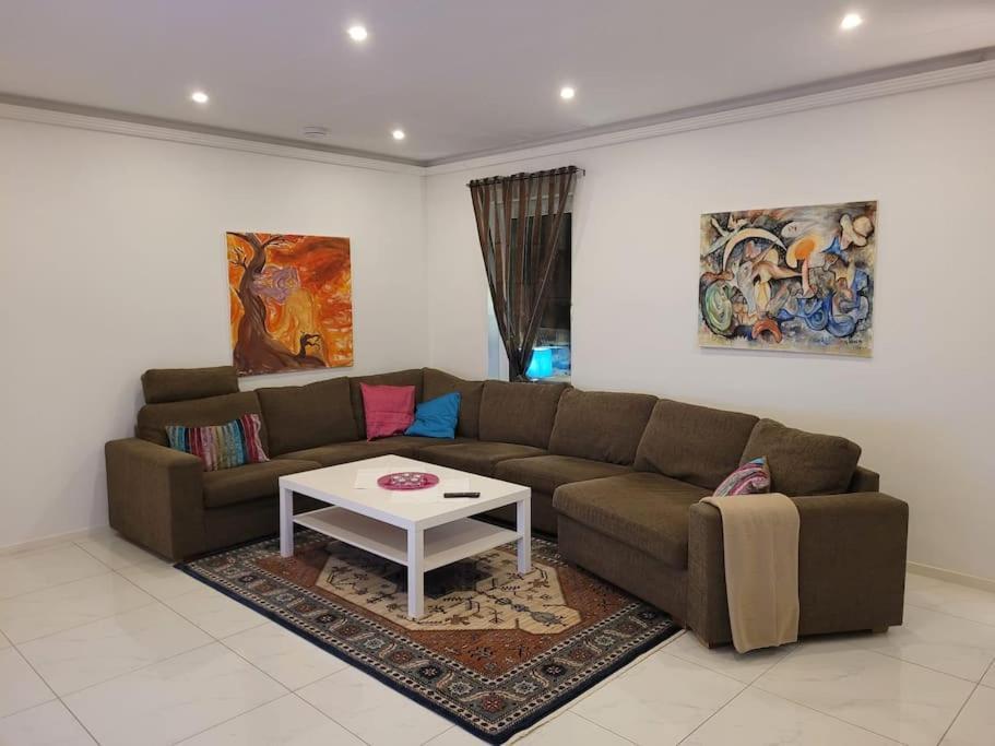 Beautiful Terraced House With Private Parking Villa Сандвикен Екстериор снимка